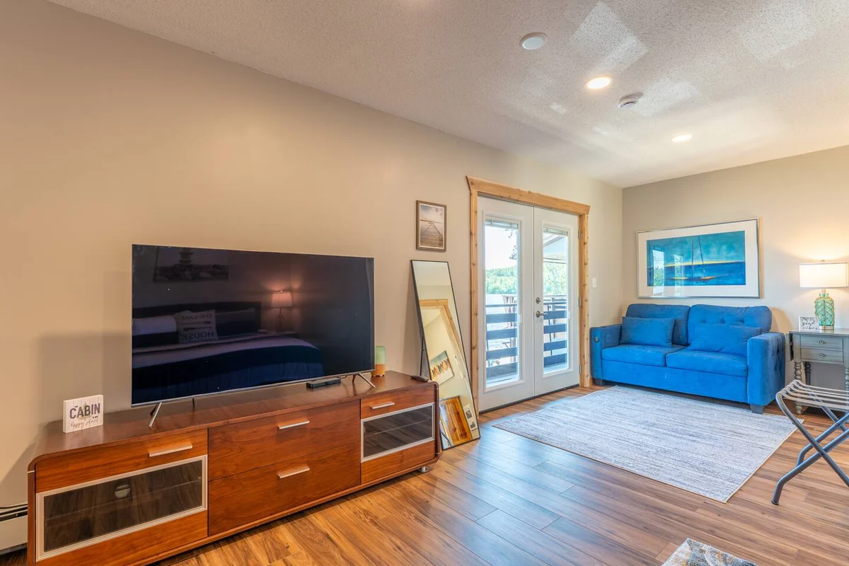 Sandy Point Resort Suite, Year-Round Lakeview #4