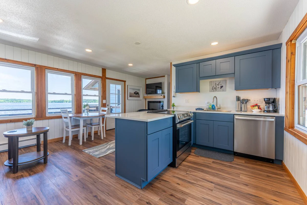 Sandy Point Resort Suite, Year-Round Lakeview #3