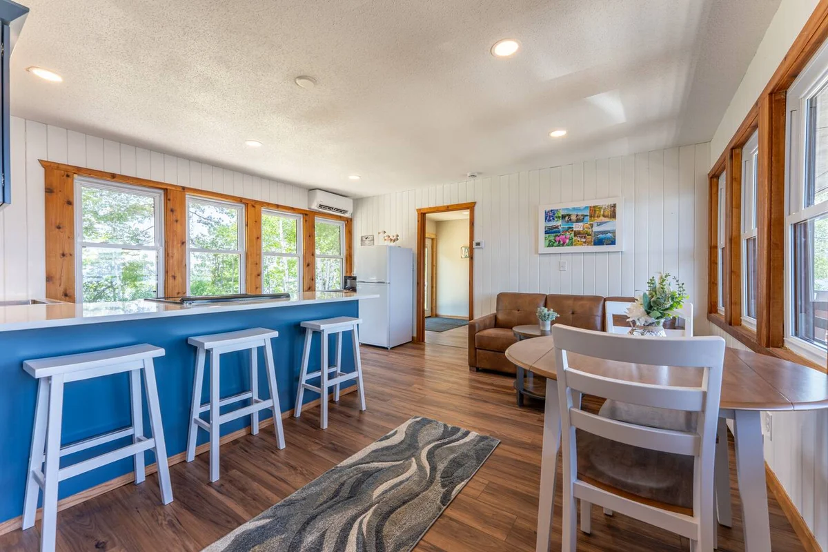 Sandy Point Resort Suite, Year-Round Lakeview #19