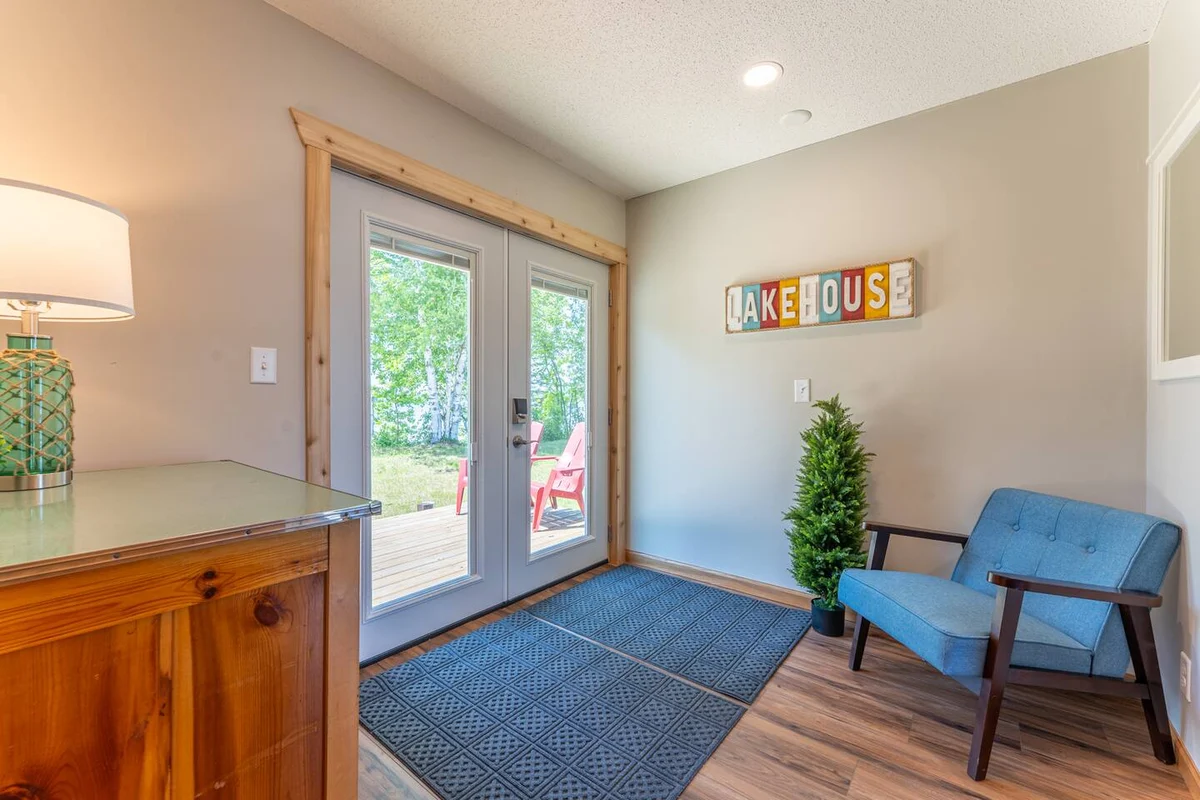 Sandy Point Resort Suite, Year-Round Lakeview #43