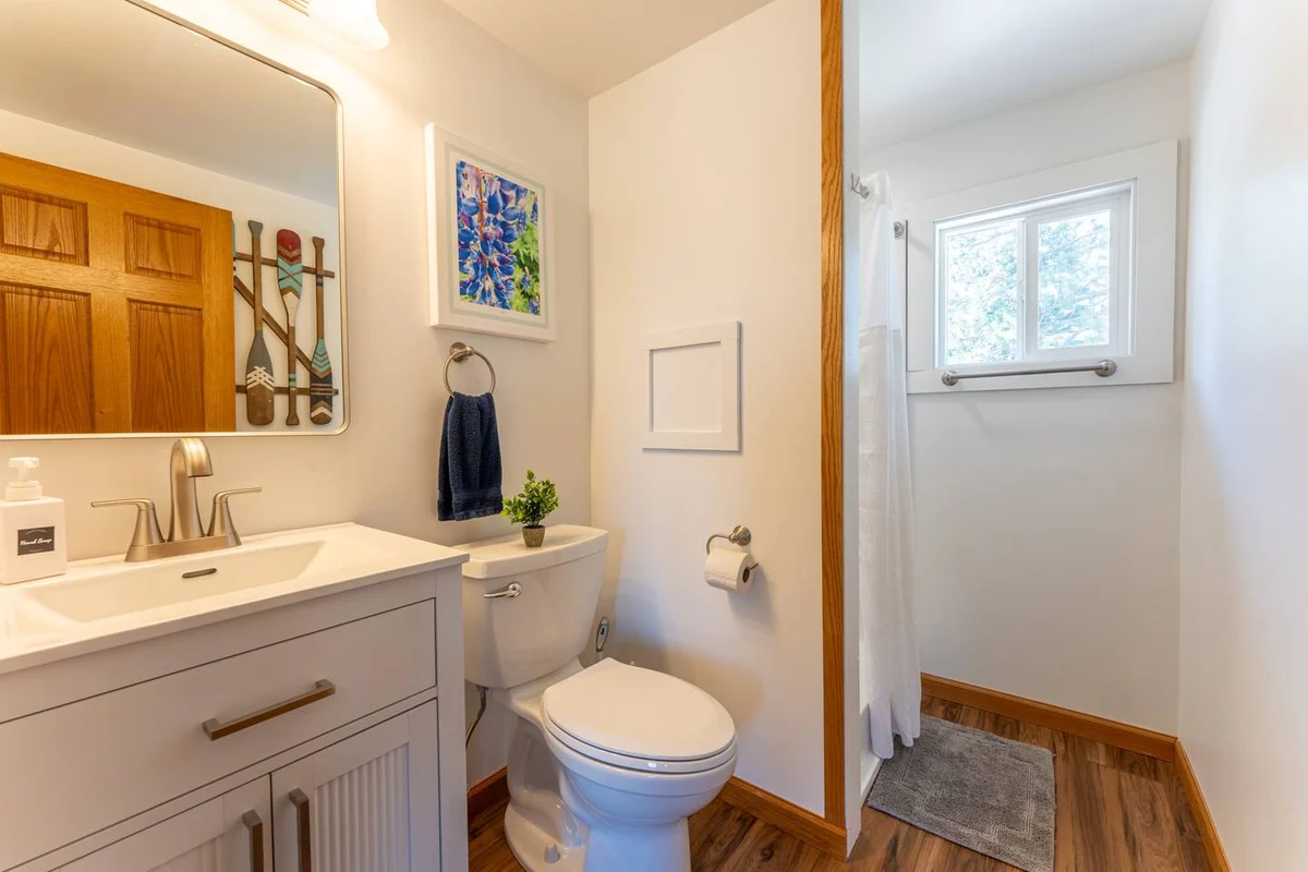 Sandy Point Resort Suite, Year-Round Lakeview #10