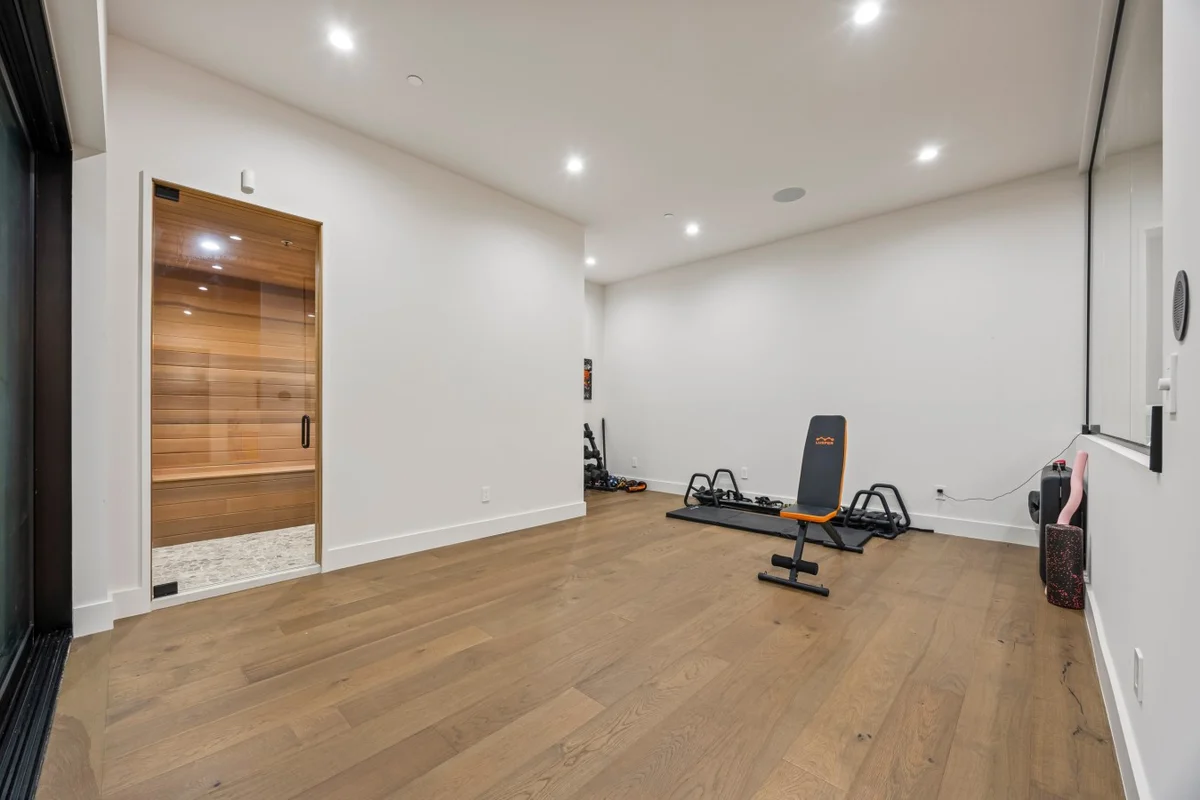 Home in Los Angeles property photo 59