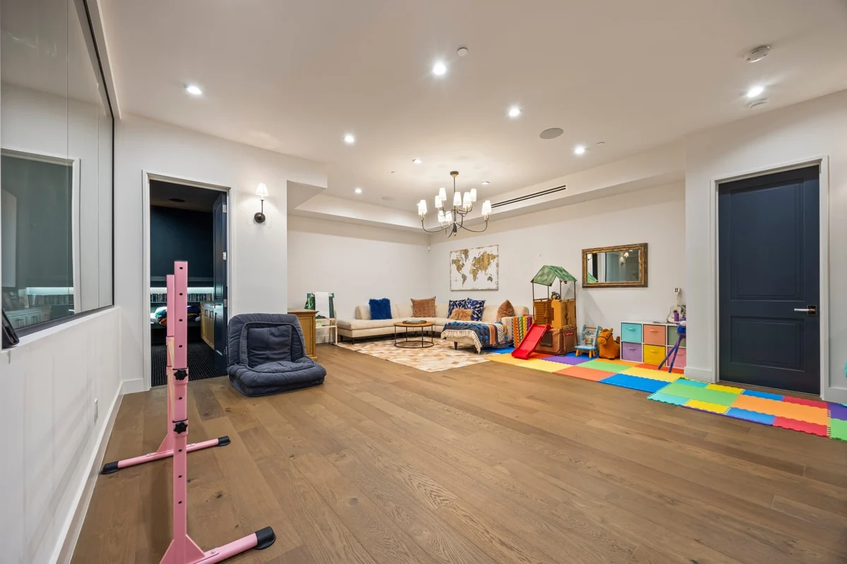 Home in Los Angeles property photo 77