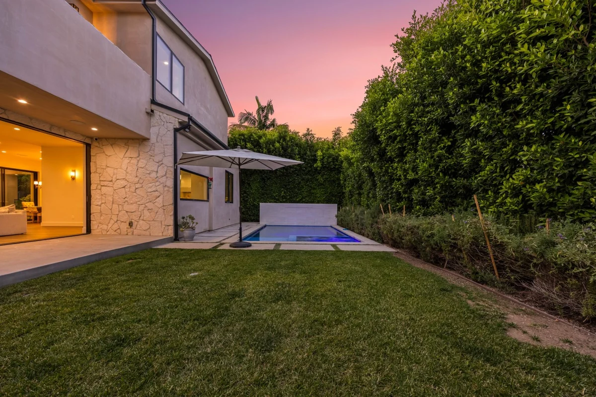 Home in Los Angeles property photo 58