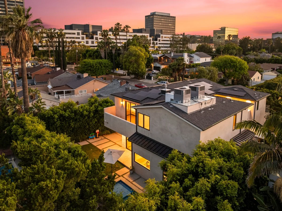 Home in Los Angeles property photo 63