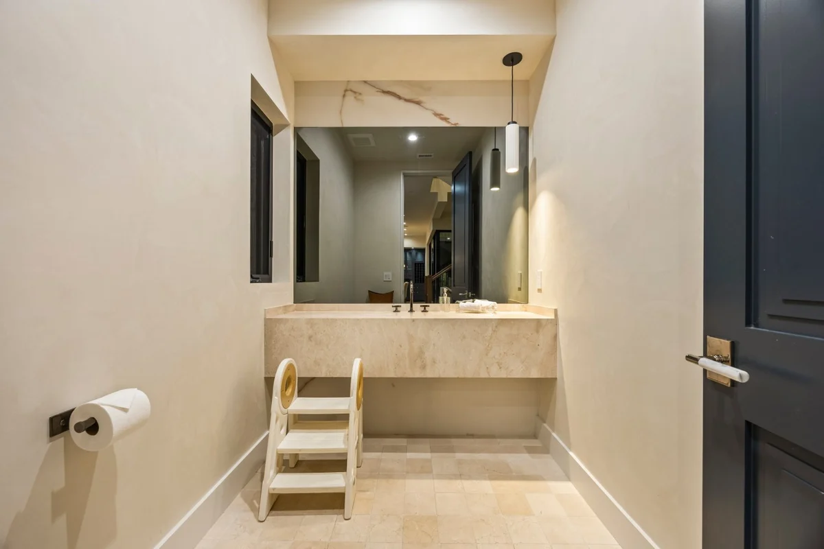 Home in Los Angeles property photo 72