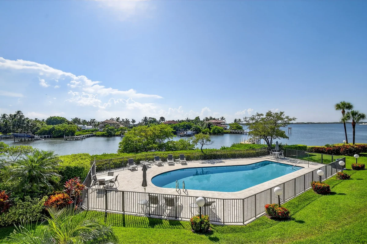 Waterfront Palm Beach Escape: Piper property photo 3