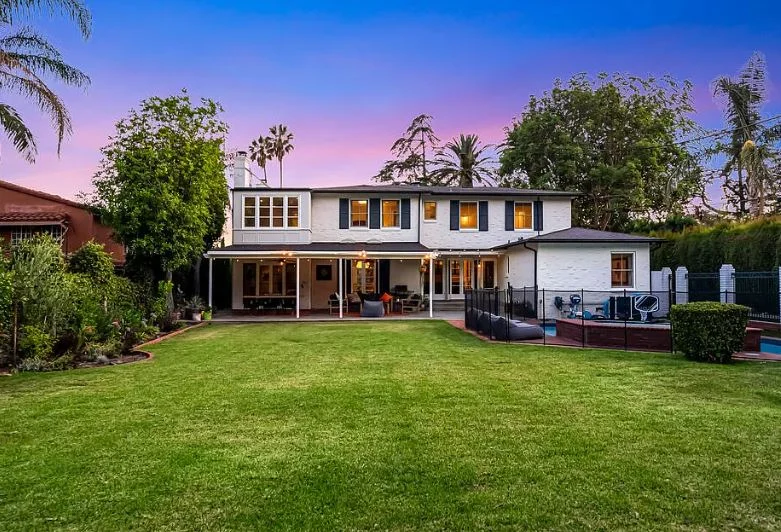 Home in Altadena property photo 2
