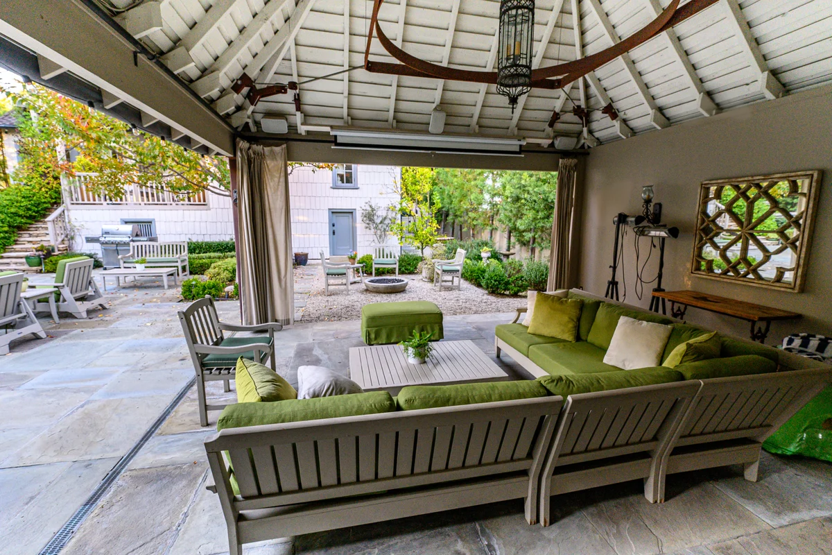 Home in Los Angeles property photo 5