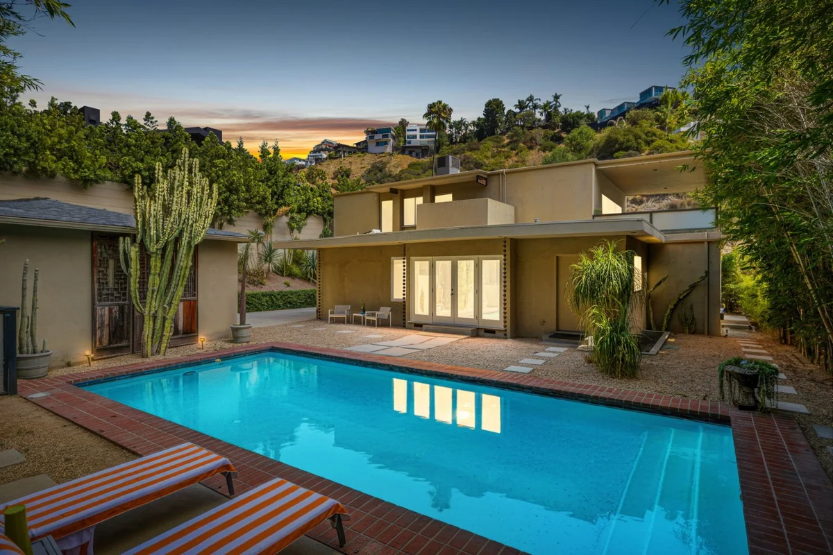 Home in Los Angeles property photo 2