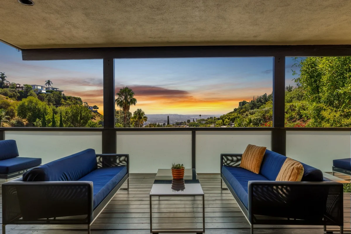 Home in Los Angeles property photo 3