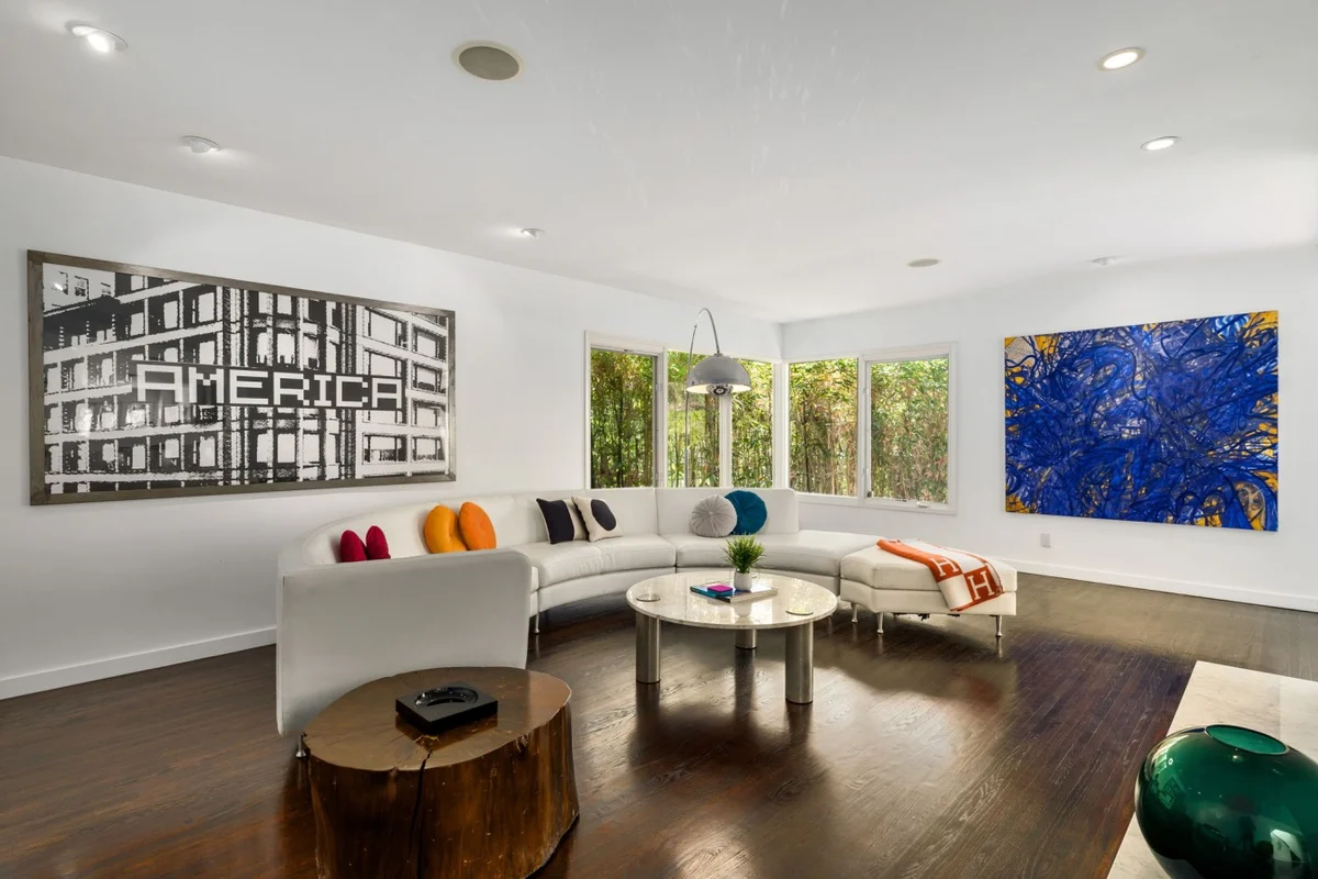 Home in Los Angeles property photo 4