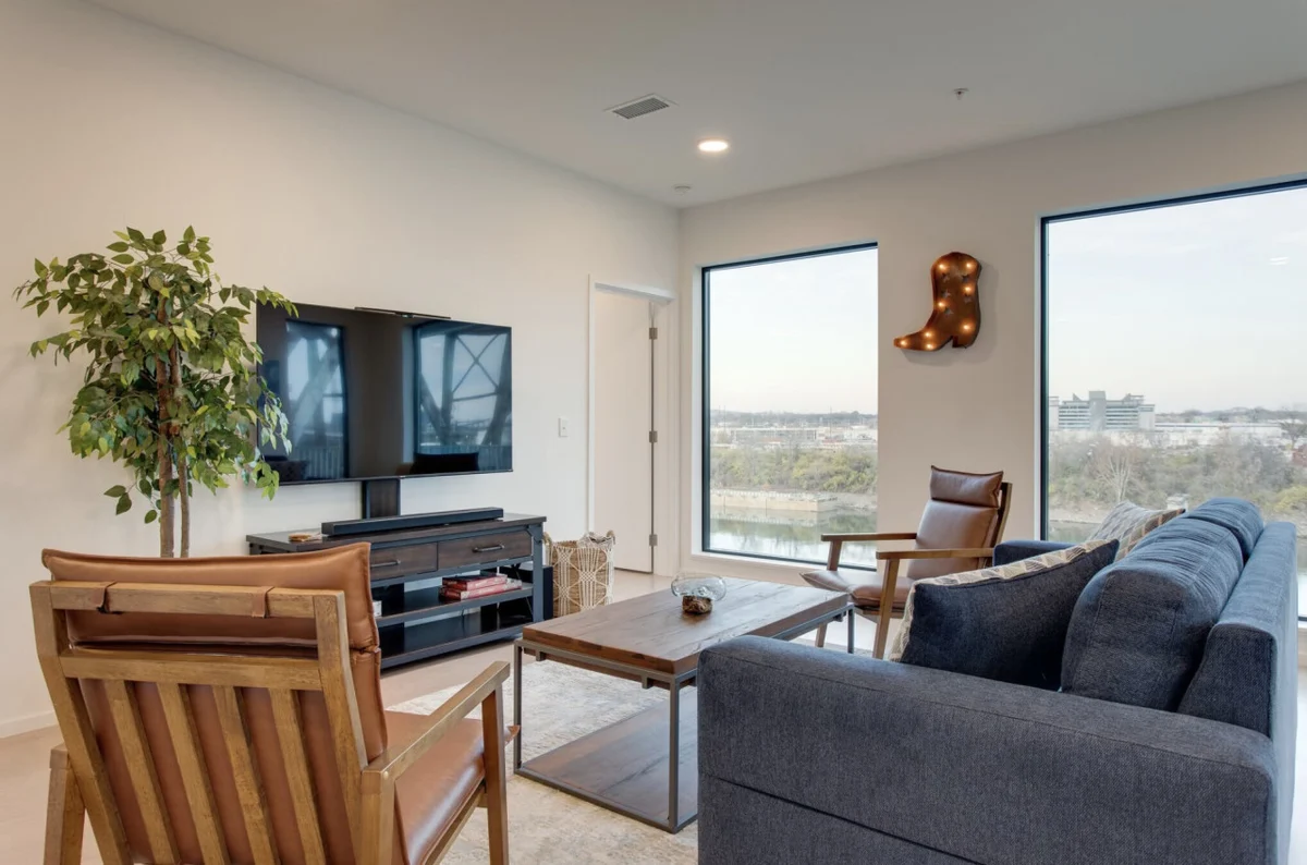 Home in Nashville property photo 3