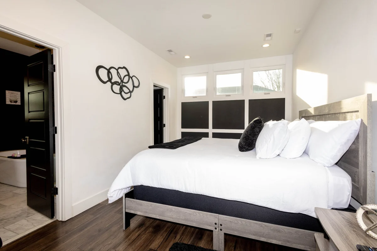 Bedroom 1 image 1