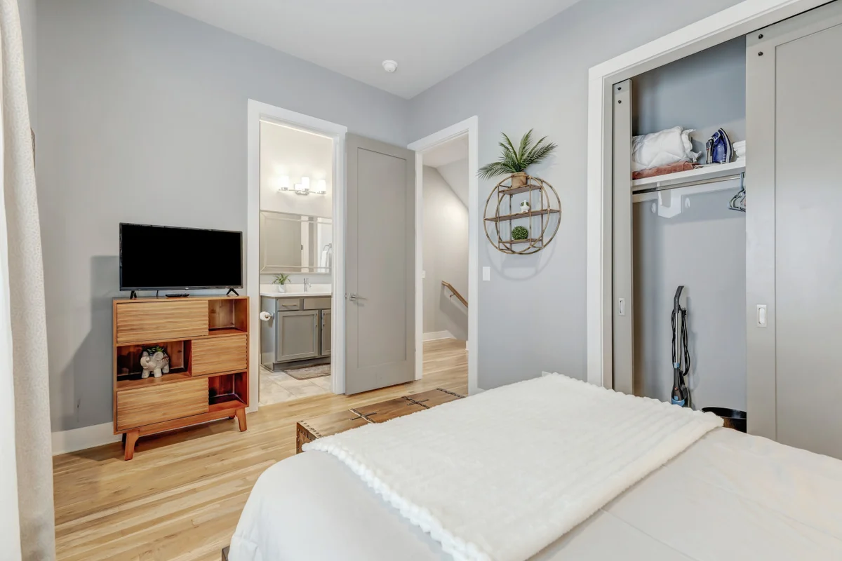 Bedroom 1 image 1