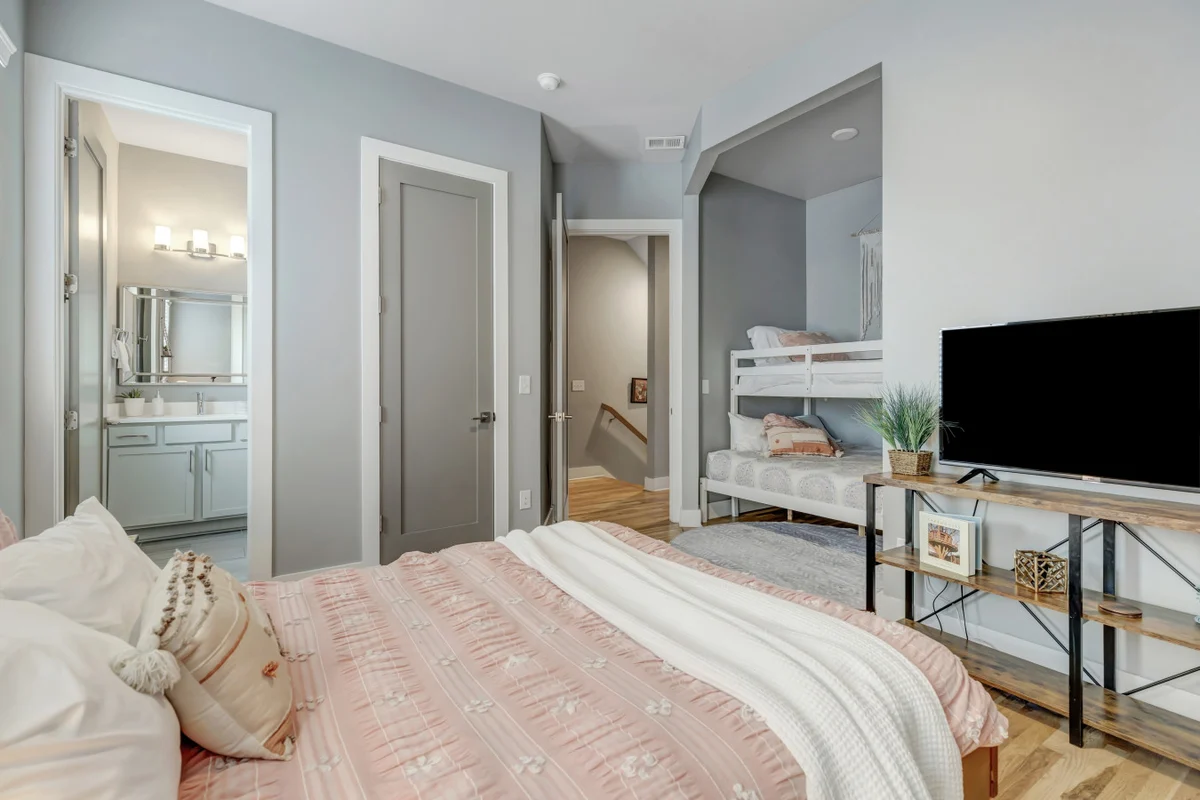 Bedroom 3 image 1