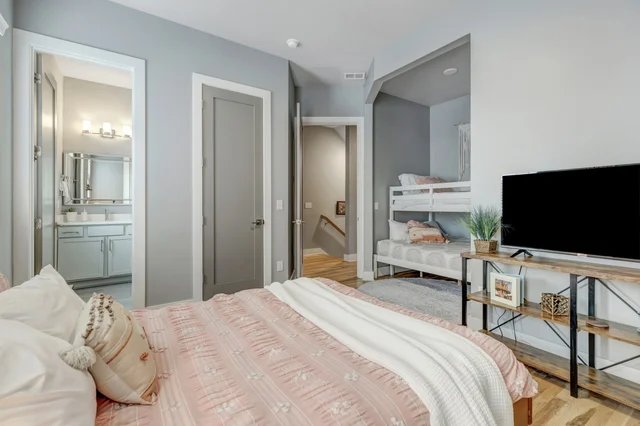 Bedroom 3 image 1