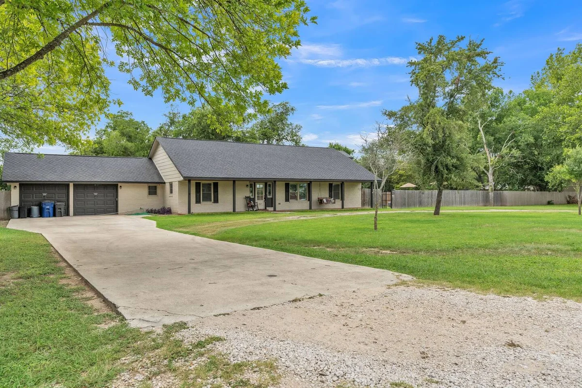 Home in McQueeney property photo 5