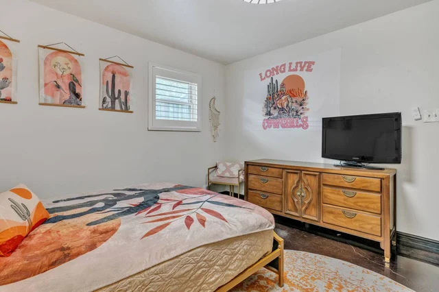 BEDROOM image 1