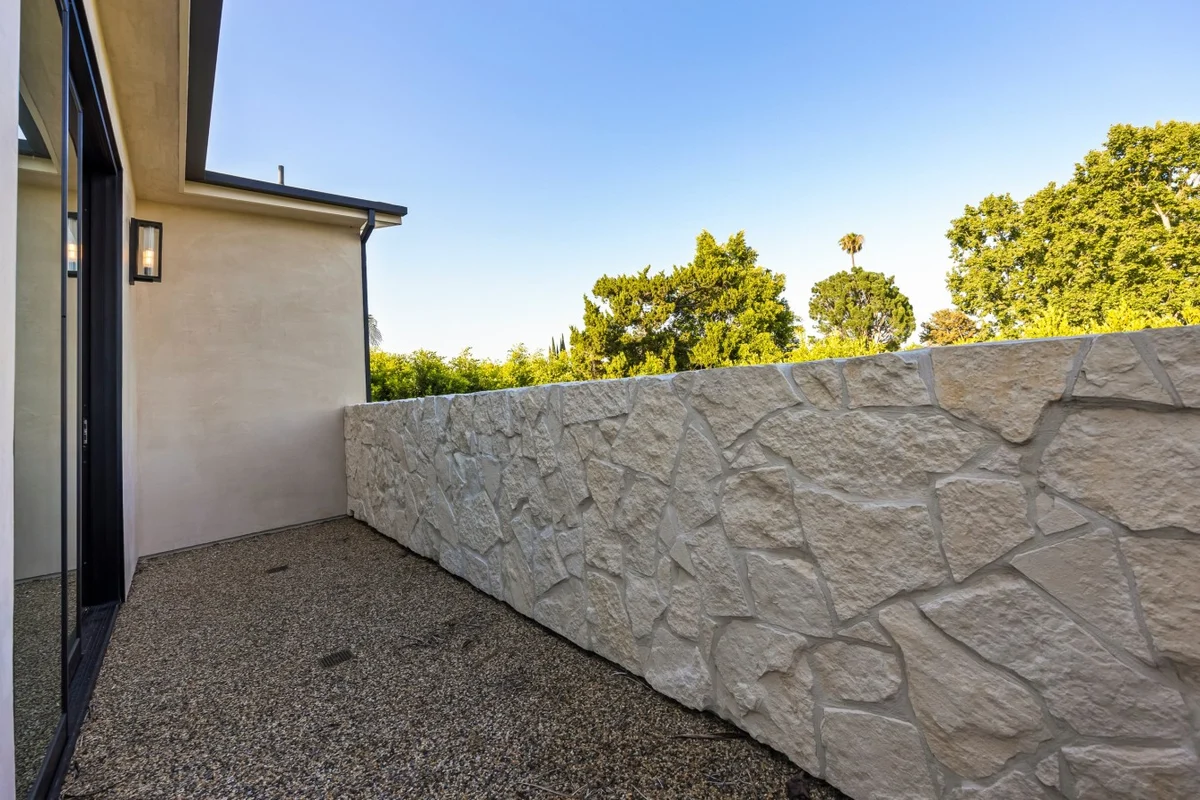 Home in Los Angeles property photo 81