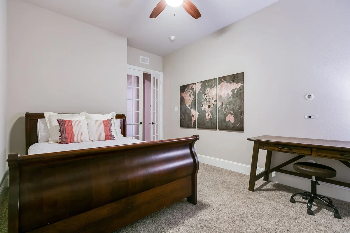 Bedroom 3 image 1