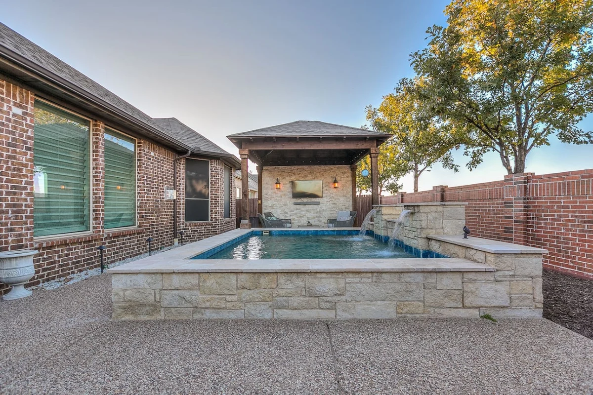 Home in Lewisville property photo 5