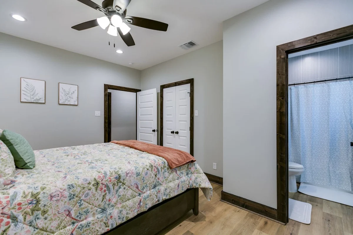 Bedroom 1 image 1
