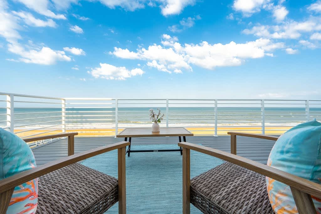 Seaside Serenity"- Pool Table, Hot Tub, Luxury
