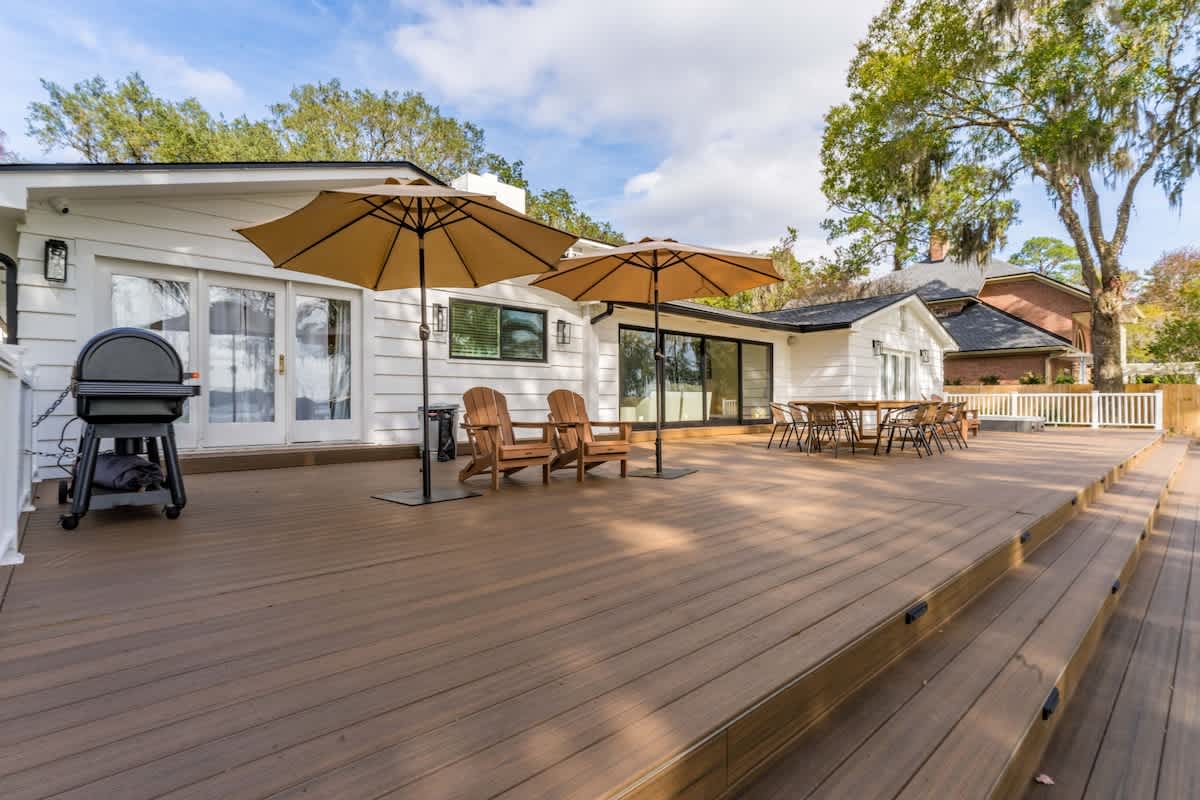 Waterfront Paradise" Dock, Pool, Boathouse #35