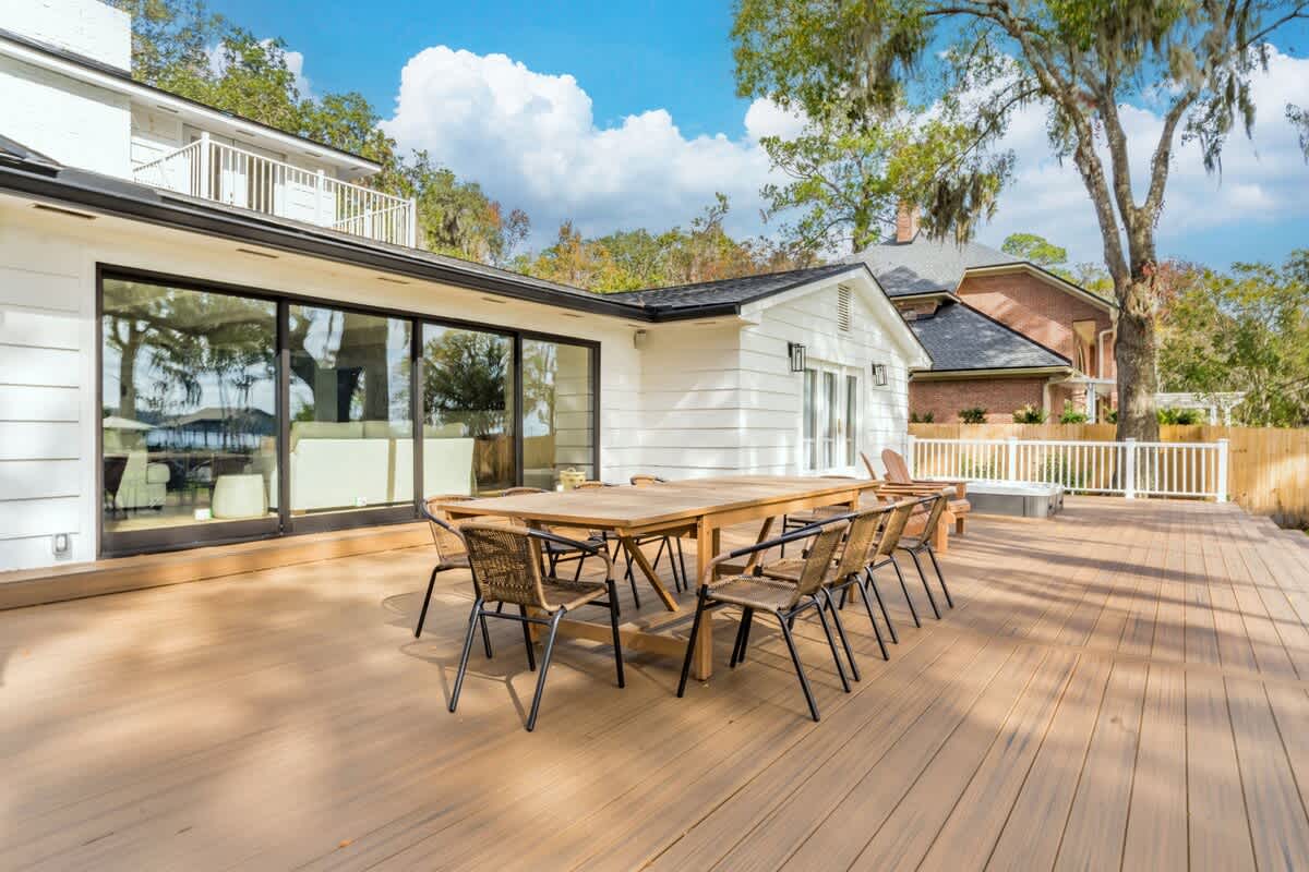 Waterfront Paradise" Dock, Pool, Boathouse #84