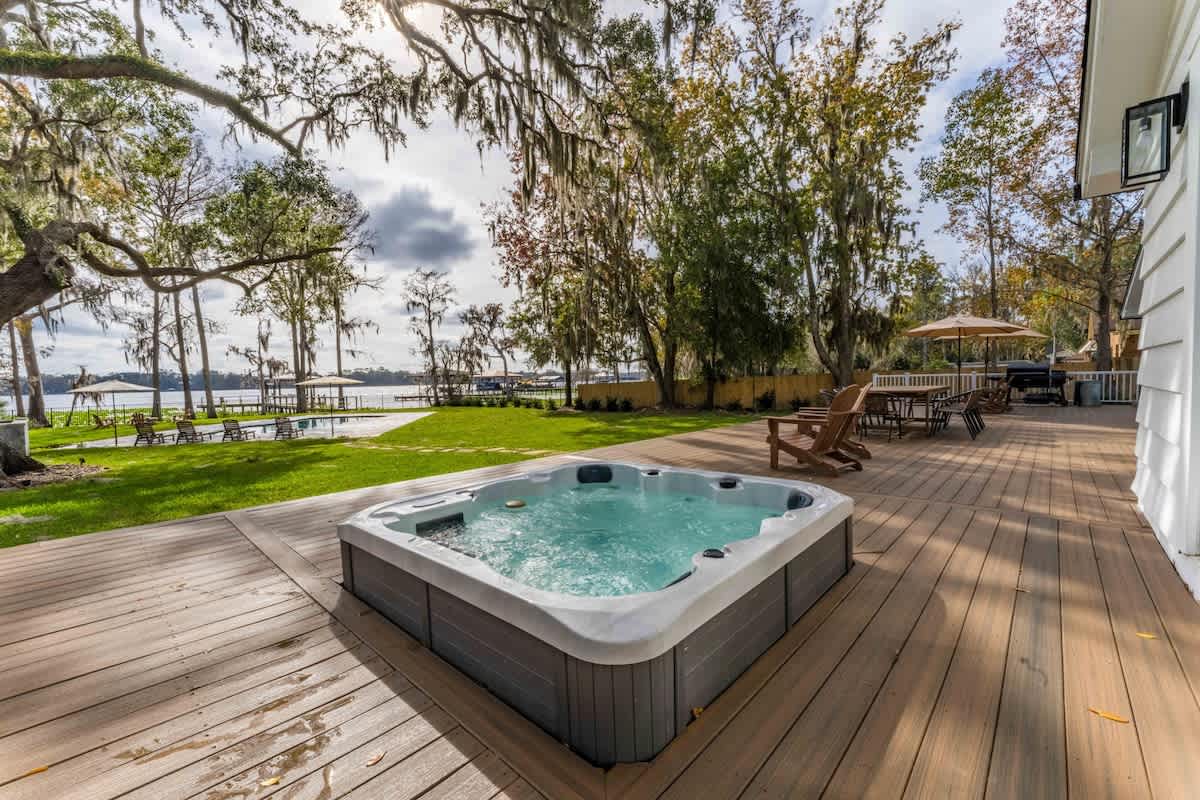 Waterfront Paradise" Dock, Pool, Boathouse #40