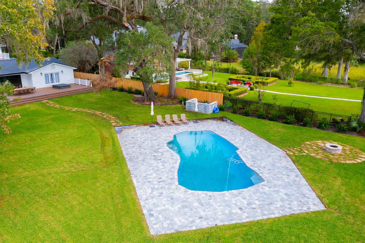 Waterfront Paradise" Dock, Pool, Boathouse #87