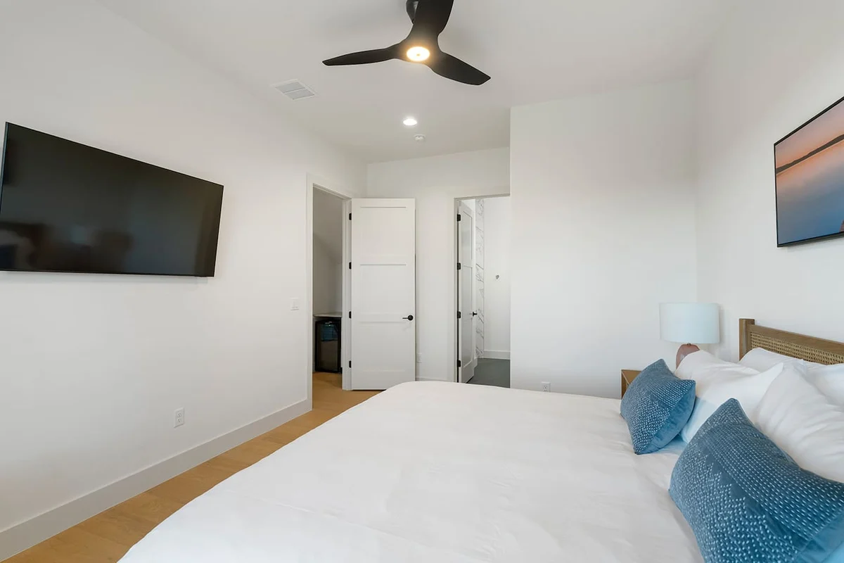 Bedroom 3 image 1