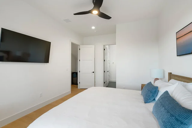 Bedroom 3 image 1