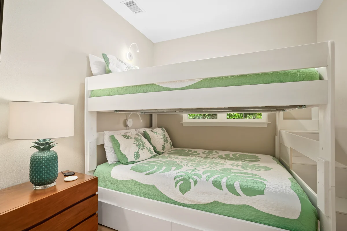 Guest Bedroom 4 image 1