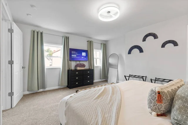BEDROOM image 1