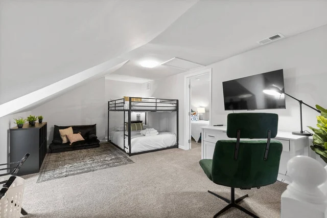 BEDROOM image 1
