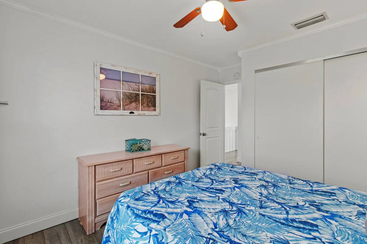 Bedroom 2 image 1