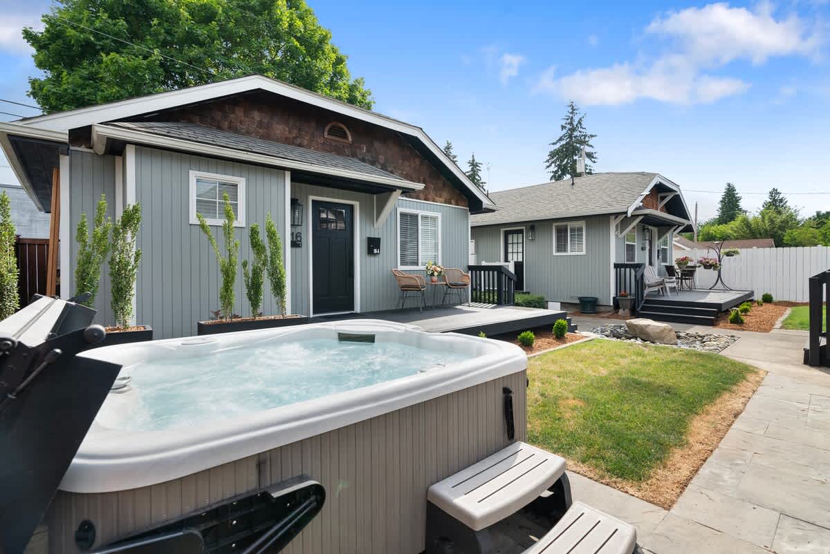 Home in Puyallup property photo 2