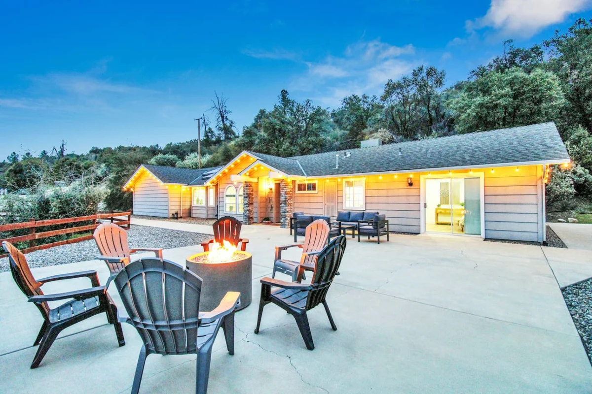 Home in Oakhurst property photo 4