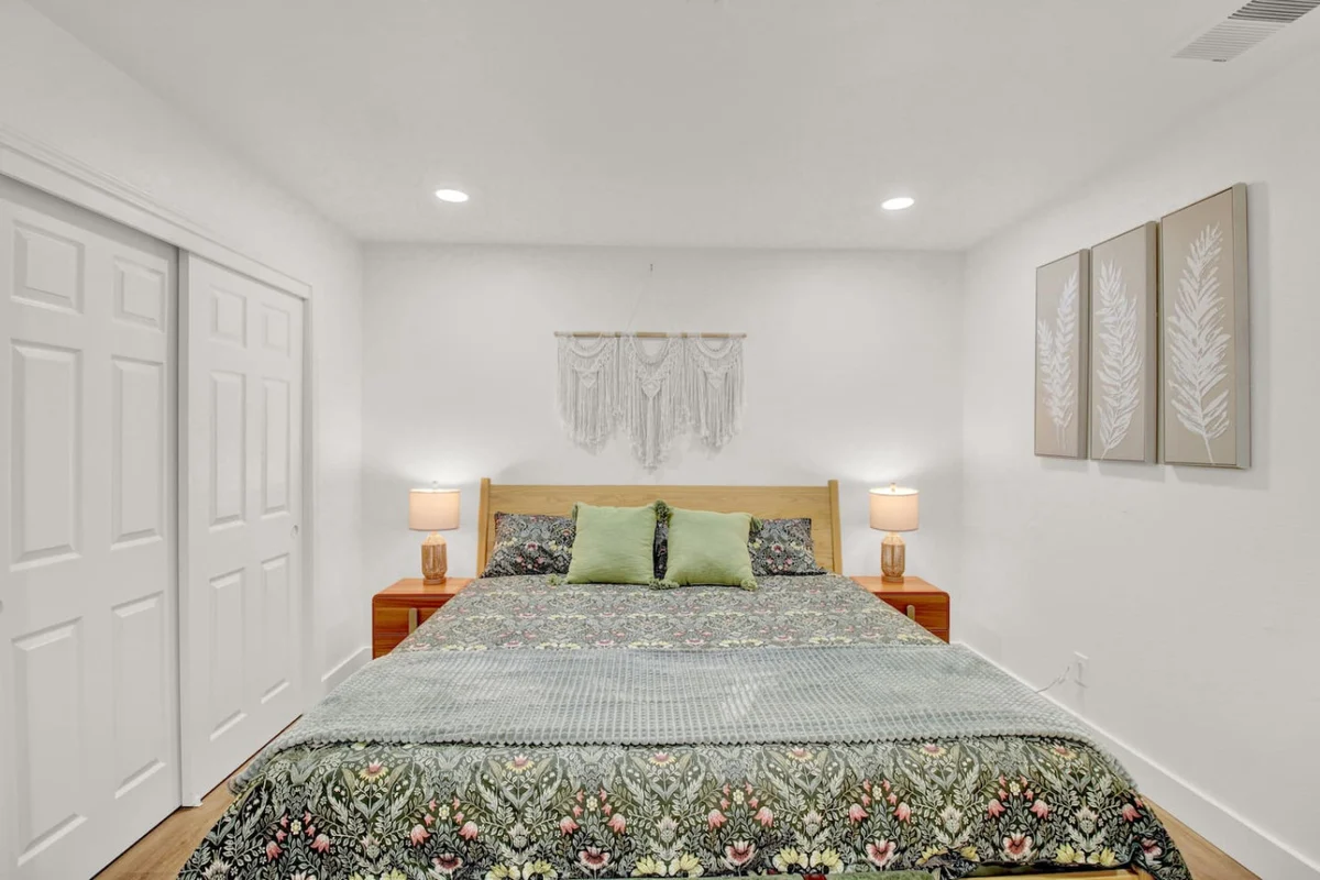 Bedroom 1 image 1