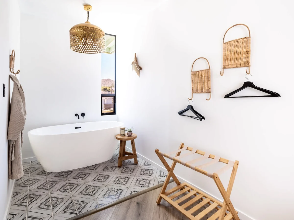 R4 – Tub Suite #40