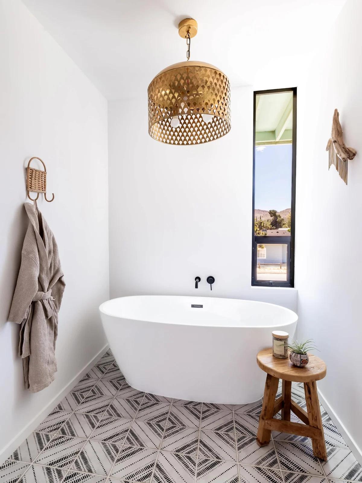 R4 – Tub Suite #32