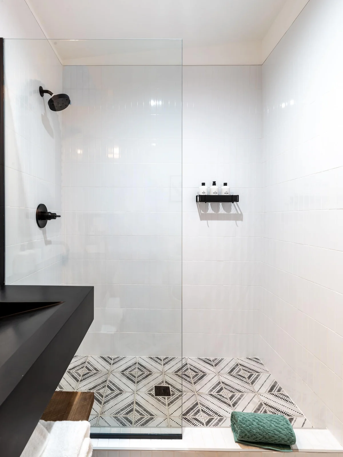 R4 – Tub Suite #17