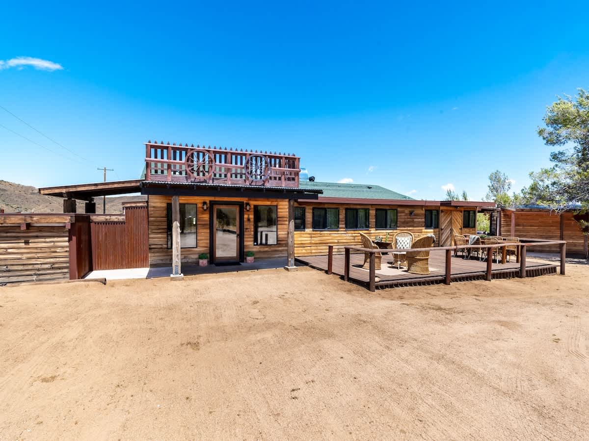 Home in Pioneertown property photo 5