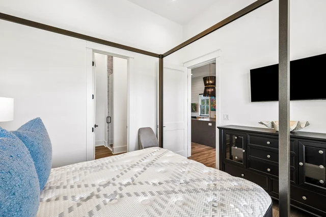 Bedroom 5 image 1