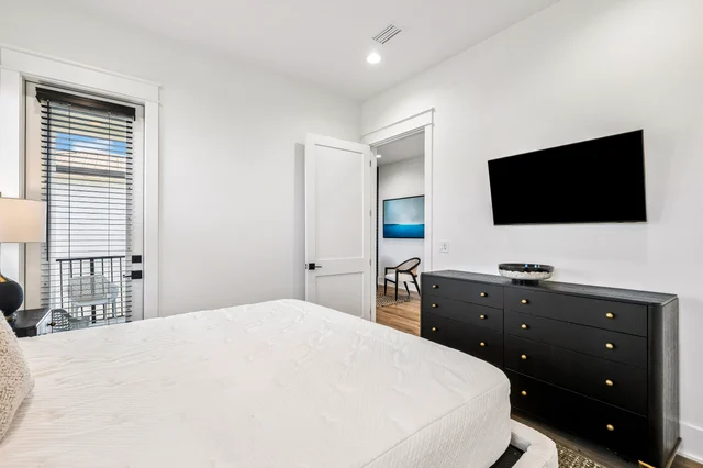 Bedroom 2 image 1