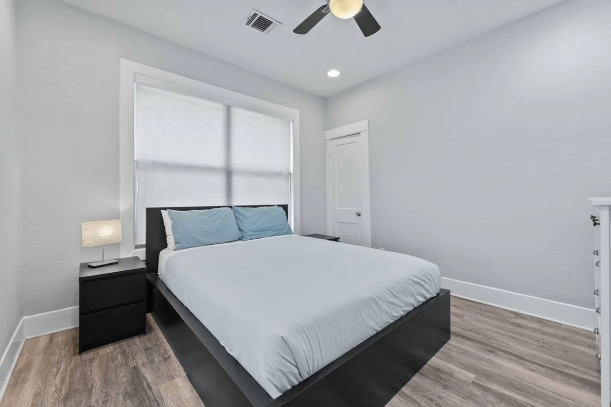 Bedroom 1 image 1