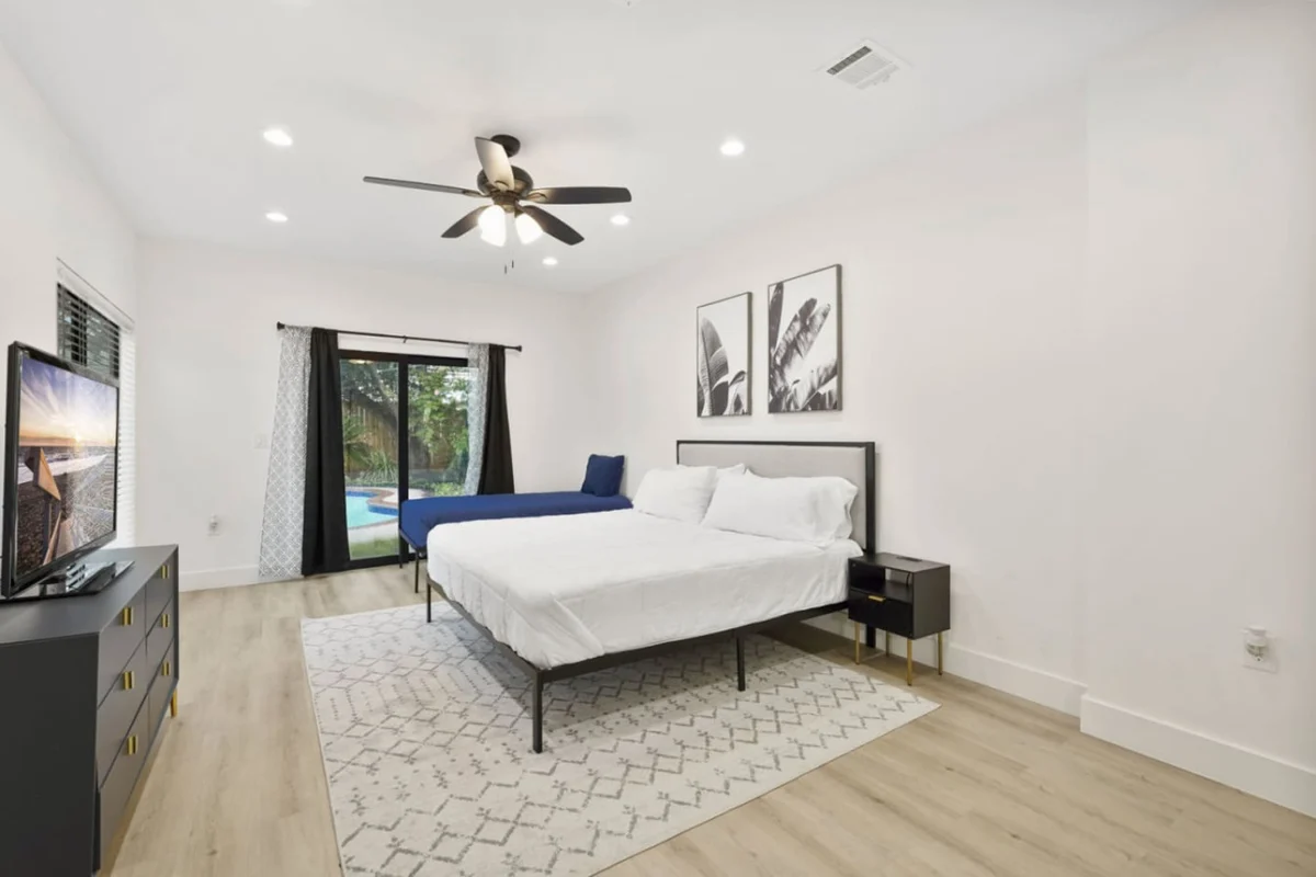 Home in Houston property photo 2