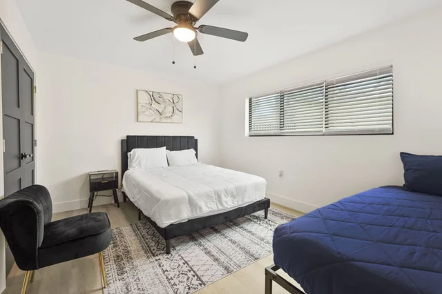 Bedroom 5 image 1